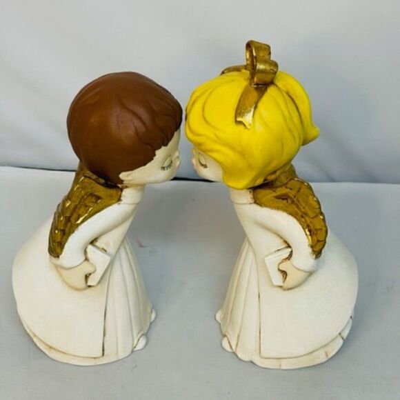 Vintage Kissing Angels Girl & Boy Ceramic Decor Christmas 7.5 inches tall 1979 E - Picture 6 of 7